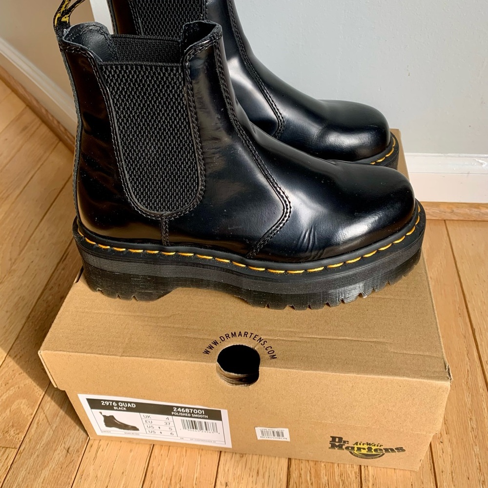 Dr. Martens Black Platform Chelsea boots style Quad 2976 women’s sz 6 like new